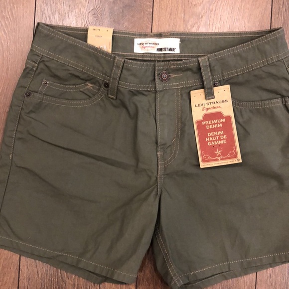 NWT Levi Strauss Green Shorts Size 10 - Picture 2 of 6